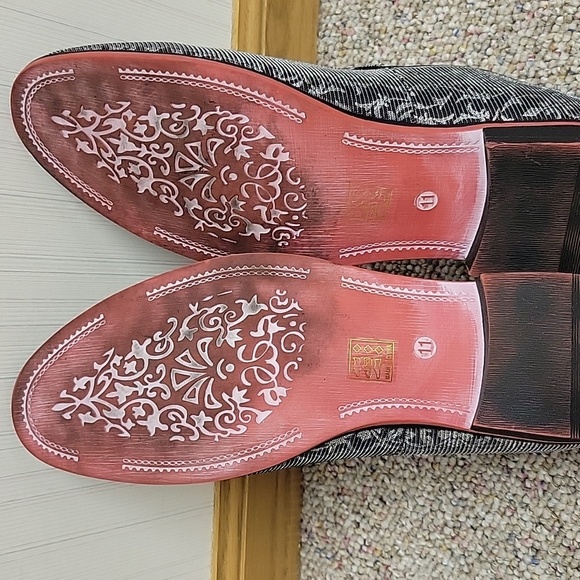 Walgate Men's Black and Silver Slip-On Shoes, Sz 11. - Picture 6 of 9